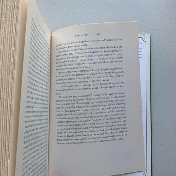 ✨2 for $15✨ The Seamstress Hardcover Book Written By Frances De Pontes Peebles - Picture 8 of 8